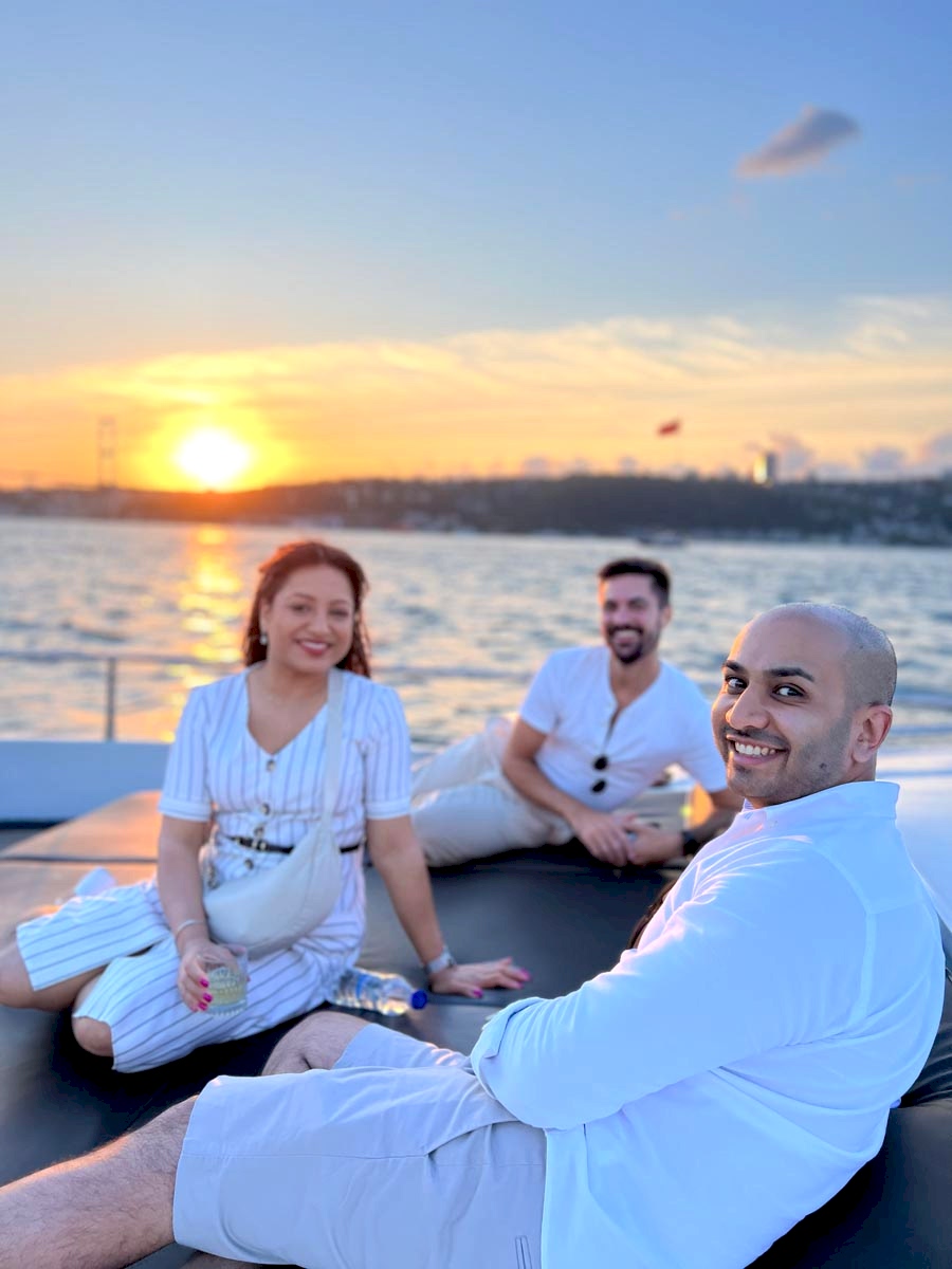 Private yacht party Istanbul Bosphorus