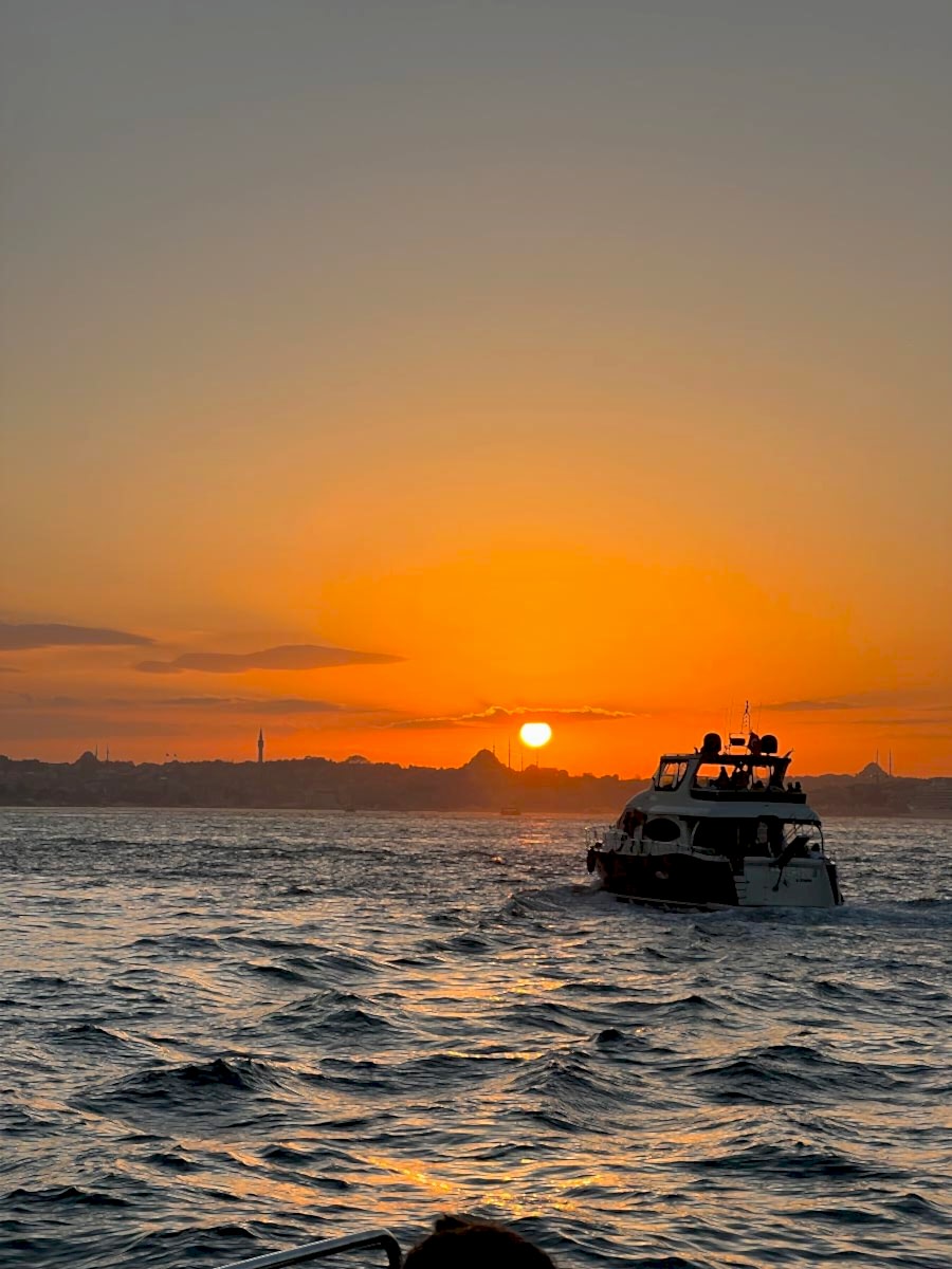 Luxury Bosphorus cruise private yacht Istanbul